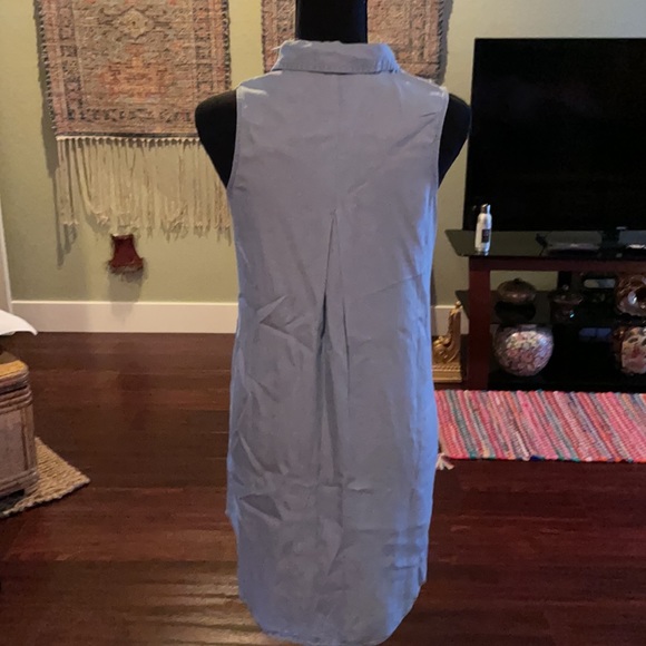 A sleeveless Denim Dress Button Down - Picture 4 of 8